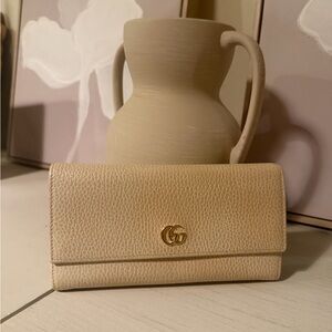 Gucci Beige Pebbled Leather Continental Wallet with Gold GG